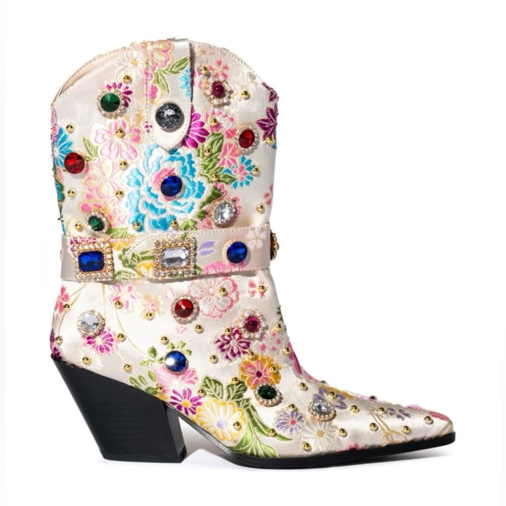 Azalea Wang- DILIGENT WESTERN BOOTIE (Bone)